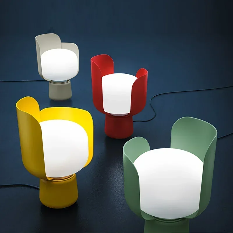 2026 Nordic Decor Desk Lamp Creative Rotating Petals Bedroom Children's Room Bedside Light Macaron Color Mood Table Lamp