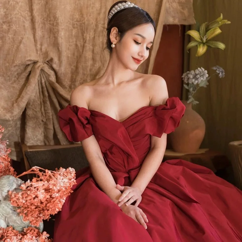 Burgundy Saudi Arbia Bridesmaid Dresses A-Line Off The Shoulder Satin Pleat Boat Neck Banquet Prom Evening Gown For Wedding