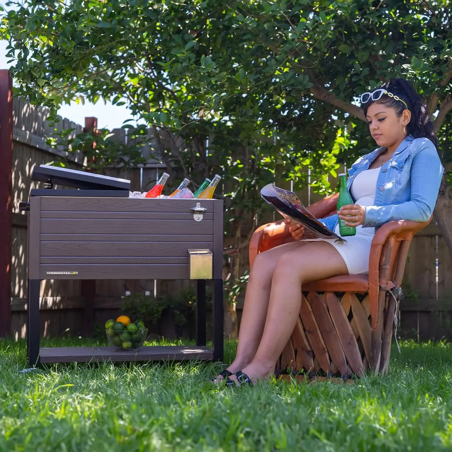 80-Quart-Terrassenkühler für den Außenbereich mit Rädern |   Getränke-Rollkühler für Hinterhofdeck, PS-BR, Holzmaserung Ac