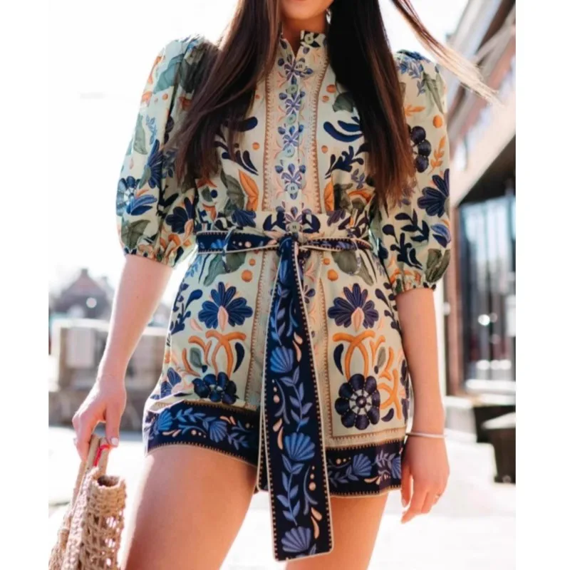 بدلة قفز عصرية لصيف 2025 بدلة لعب نسائية جديدة أنيقة بوهيمية عالية الشارع مطبوعة بحزام واحد الصدر ملابس الشارع الشهير