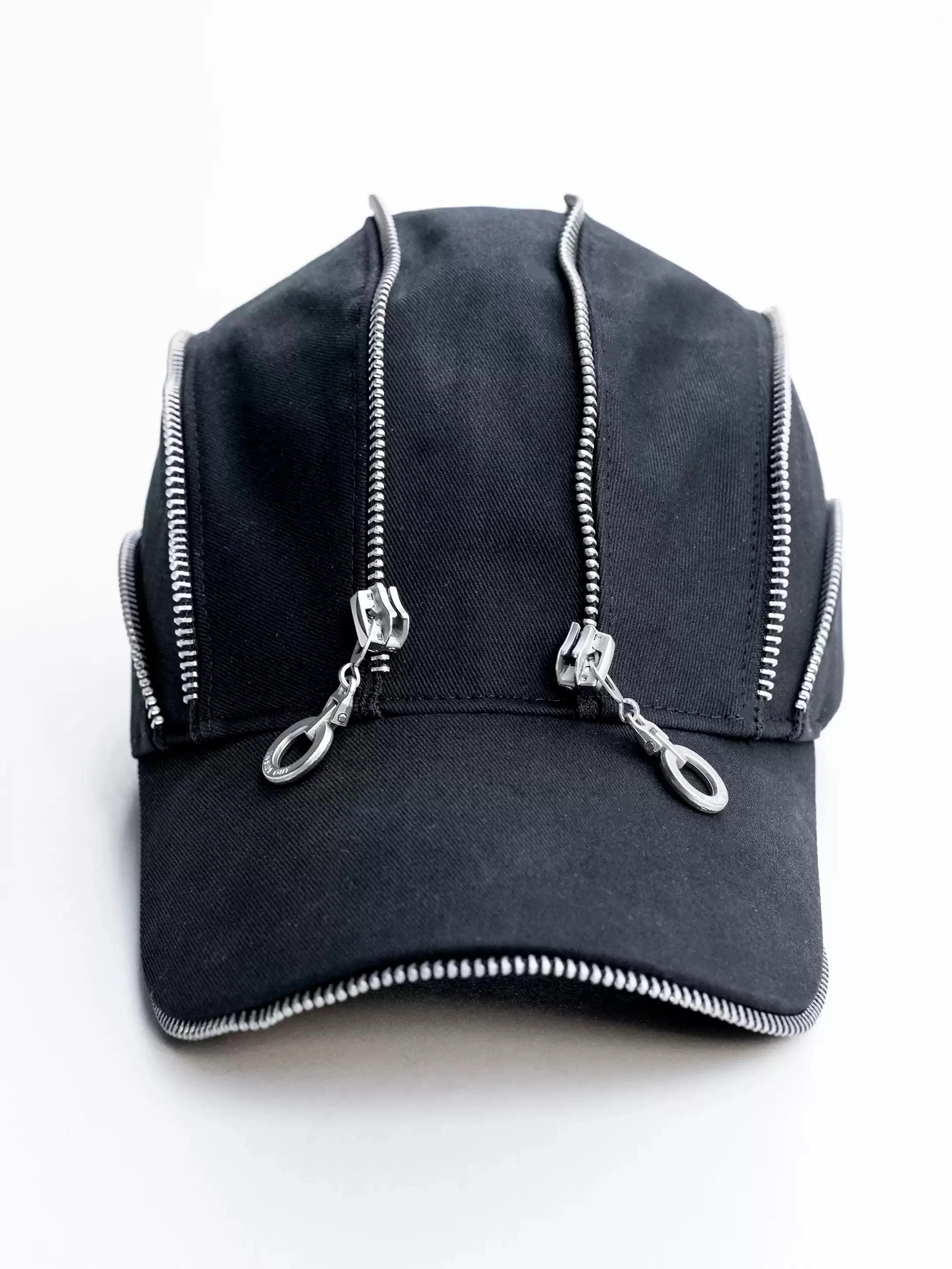 

Niche Fashion Dark High Street Personality Multi-Zipper Design Adjustable Hat Hard Brim Baseball Cap For Man And Woman