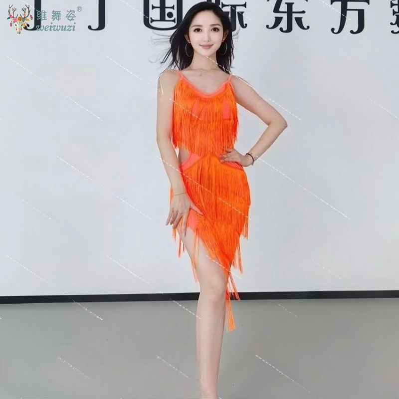 

Элегантный тренировочный наряд для танца живота, женский сексуальный топ с открытыми плечами по индивидуальному заказу, короткая юбка с кисточками, барабан для восточного танца, одиночный комплект