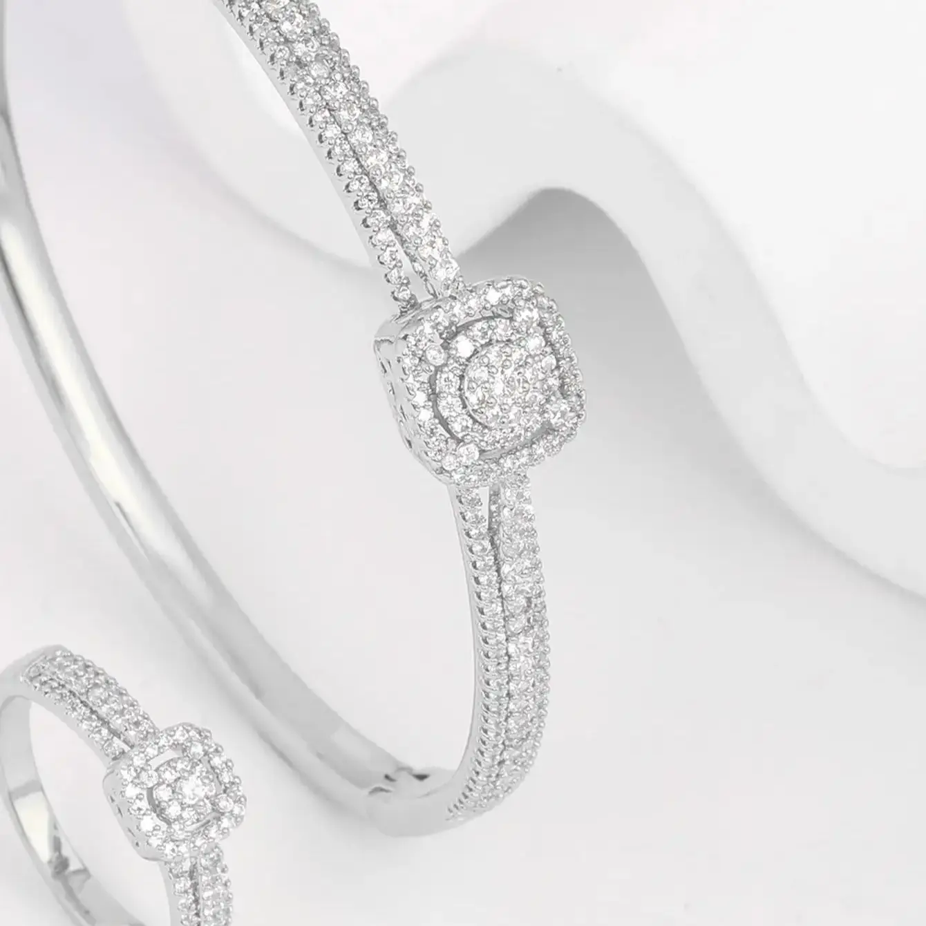A set of women\'s new classic luxury elegant hollow zirconium cubic square design sense of daily all-match bracelet ring set