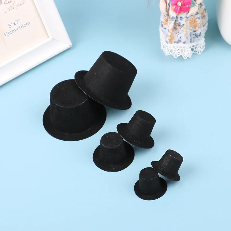 10 pezzi 1:12 simulazione in miniatura di casa delle bambole modello di cappello floccato in PVC nero accessori fai da te