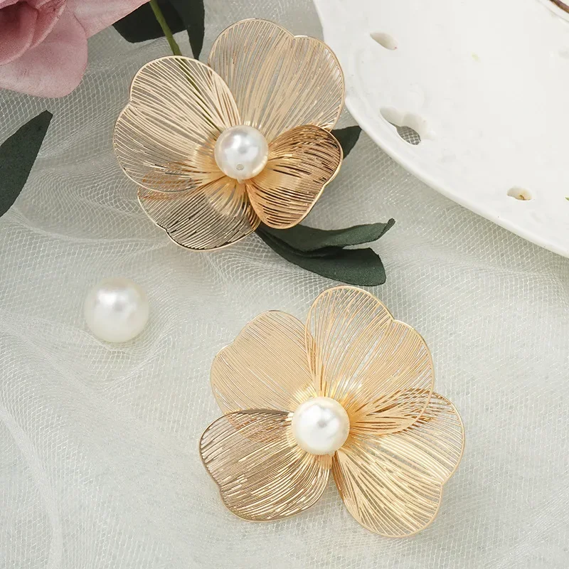 Luxury Gold Colour Camellia Flower Pearl Stud Earrings for Women Korean Fashion Simple Party Wedding Jewelry Delicacy Gift INS