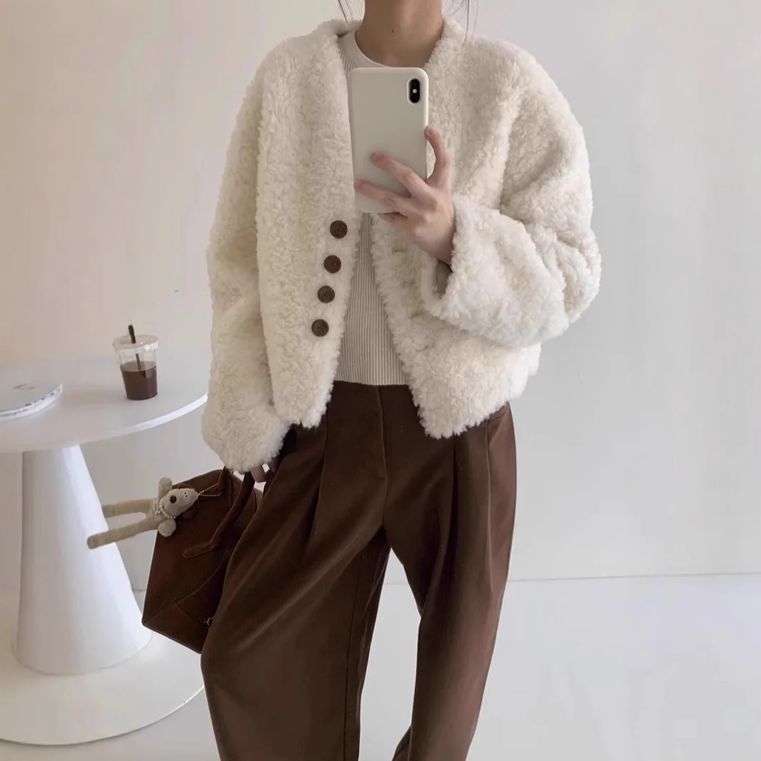 Cappotti corti da donna in lana di agnello Cappotti solidi Scollo a V maniche lunghe monopetto dritto Office Lady Casual Autunno Inverno 2025