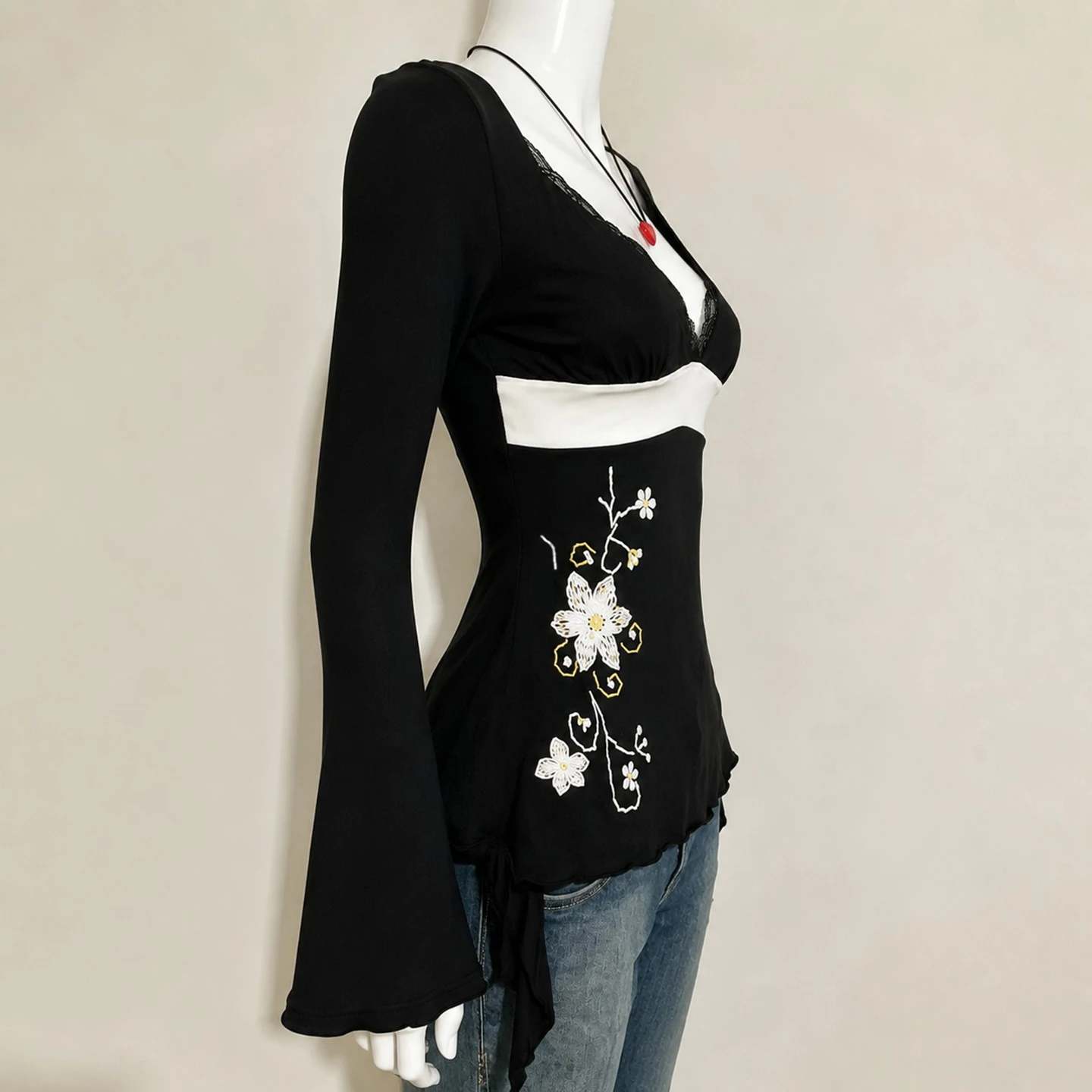 SUCHCUTE Vintage Black Women Babydoll Top Deep V Neck Lace Floral Flare Sleeve T-Shirt Y2K Streetwear Tees Casual Fall Outfits