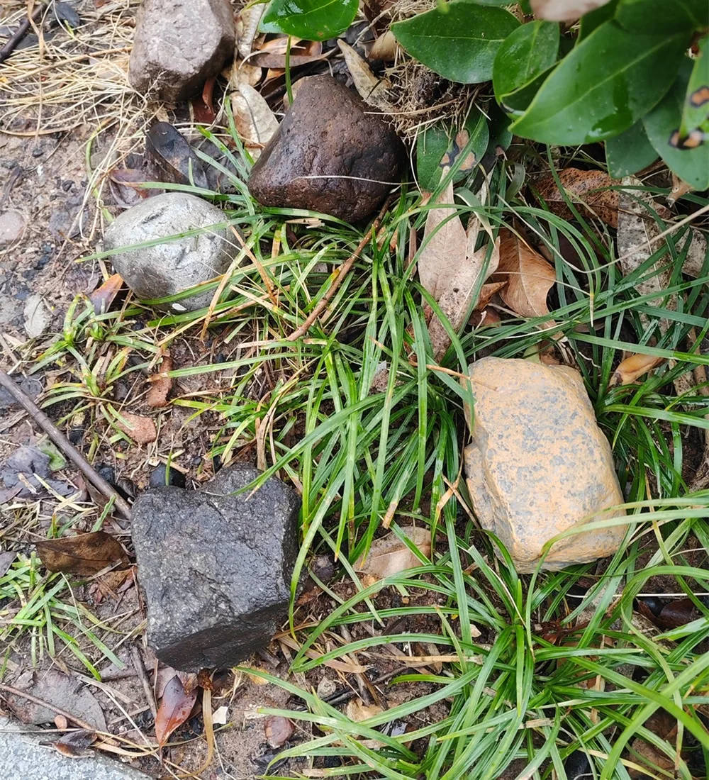 Hidden Creative Decorative Simulated Stone Spare Key Storage Box For Home Outdoor Garden RV Spare Keys Key Fob Safe Secure Hide