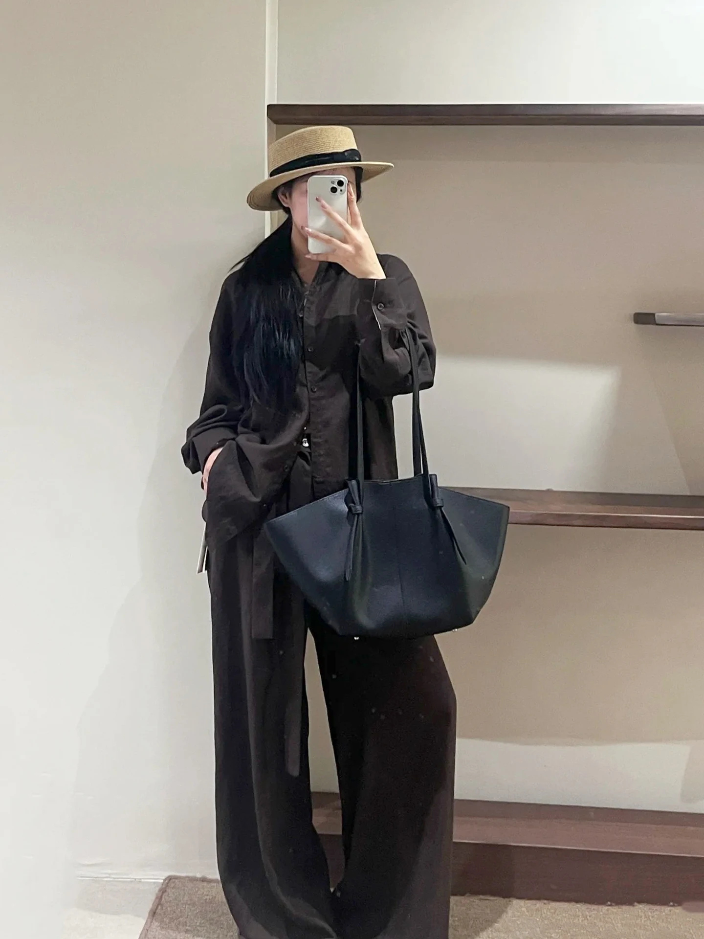 

Hong Kong Fon2025 New Wing Bag Soft Leather Large Capaci High-End Tote Bag Faion Commuting Big Bag Women Luxury Sle