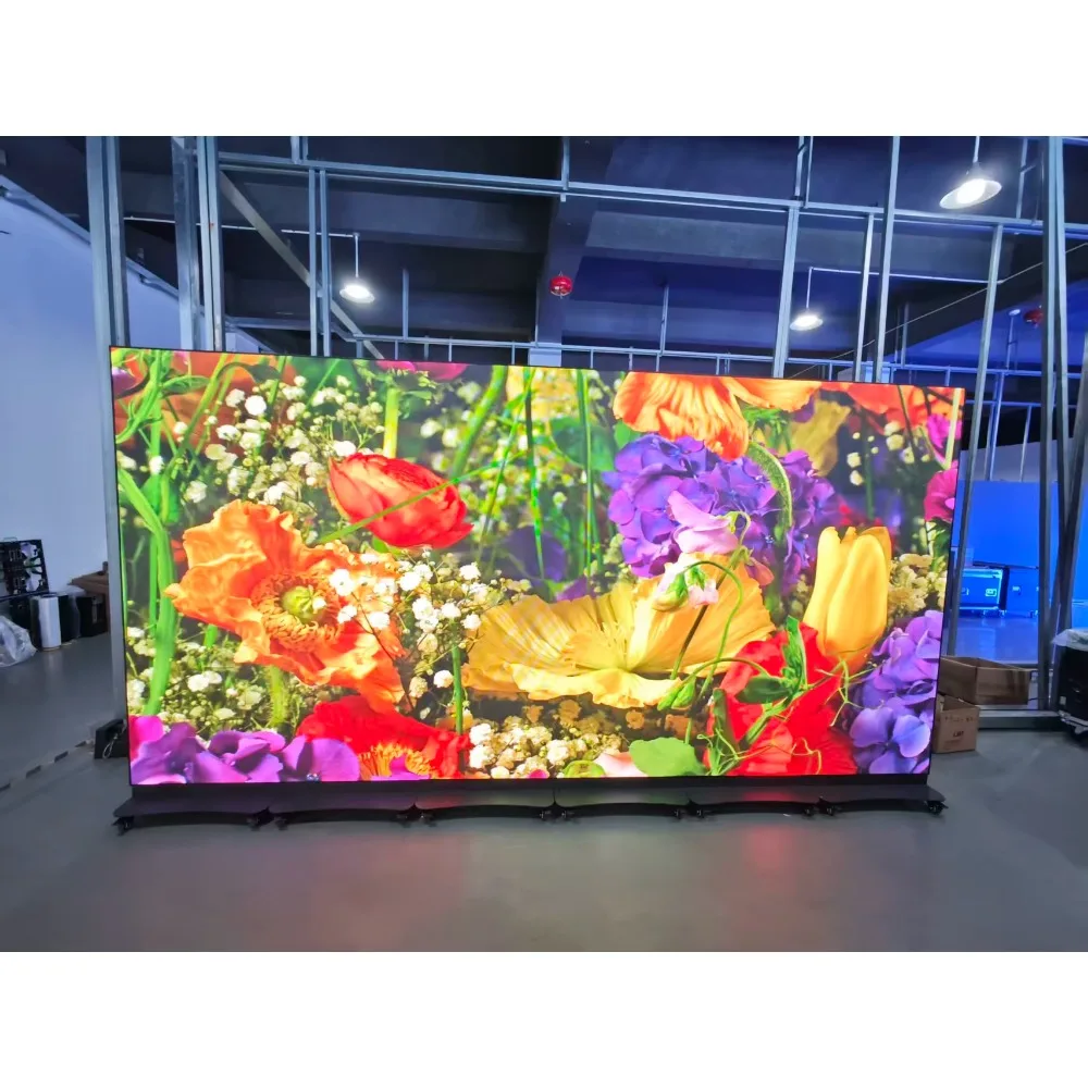 P2.5 LED poster screen, brightness 500 cd, readable in sunlight, for commercial indoor use, suitable for shopping mall street