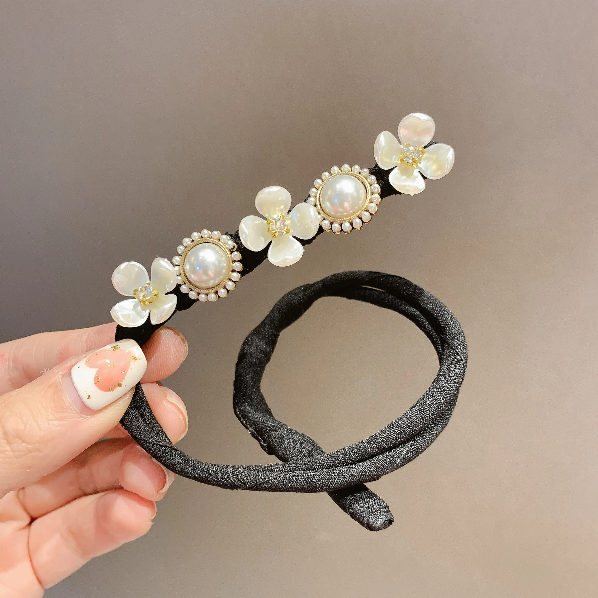 Women Easy Hair Bun Maker Floral Crystal Donut Updo Hair Stick Diy Plate Hair Bendable Hairband Chignon Hair Accessories Gift