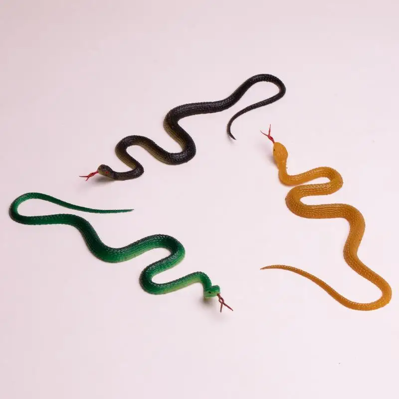 Realistische Gummi-Fake-Python-Schlange, 40 cm, lebensechte Simulations-Schlange, Schreck-Requisite für Halloween, Scherzartikel, Vogelabwehr für den Garten – Detail 6