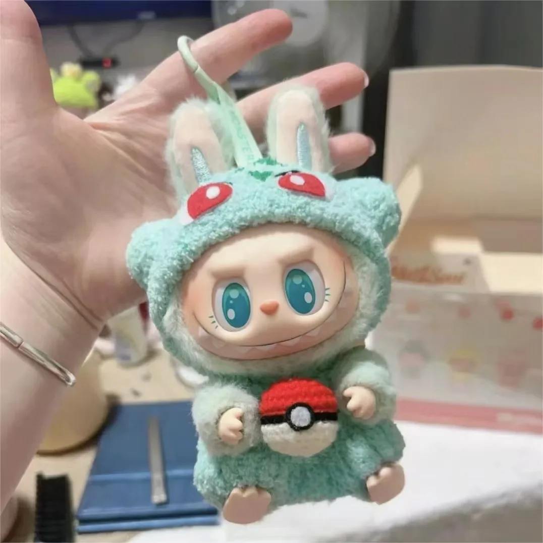 

Kawaii Clothes For Labubu Cartoon Bulbasaur Outfit with Backpack Mini Plush Doll Clothing Fashion Doll Accessories Gift