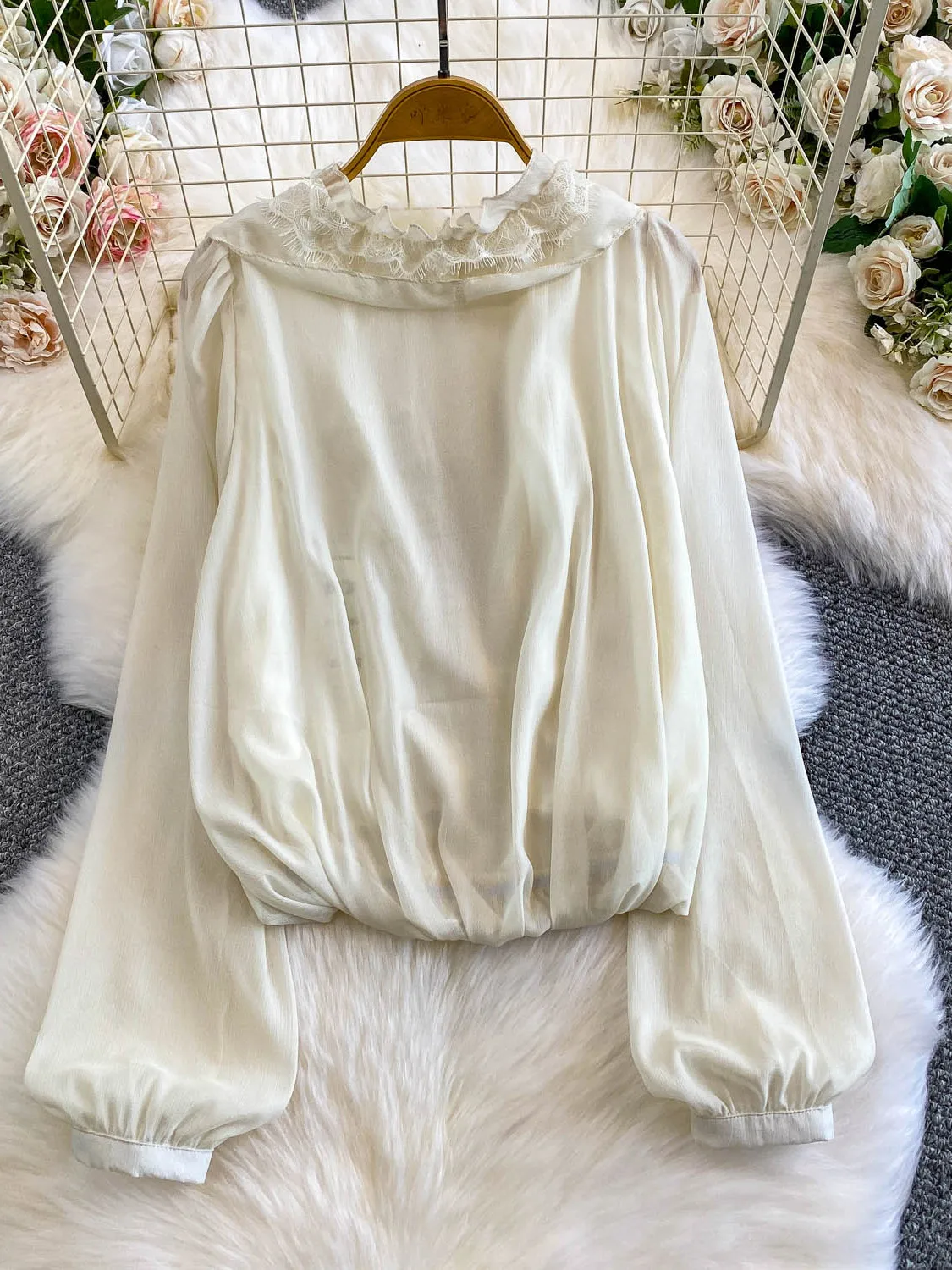 Blus Wanita Model V-Ne dengan Renda, Bahan Chiffon Tipis untuk Musim Panas, Gaya Korea, Cocok untuk Kerja, Panjang Sedang, Berwarna