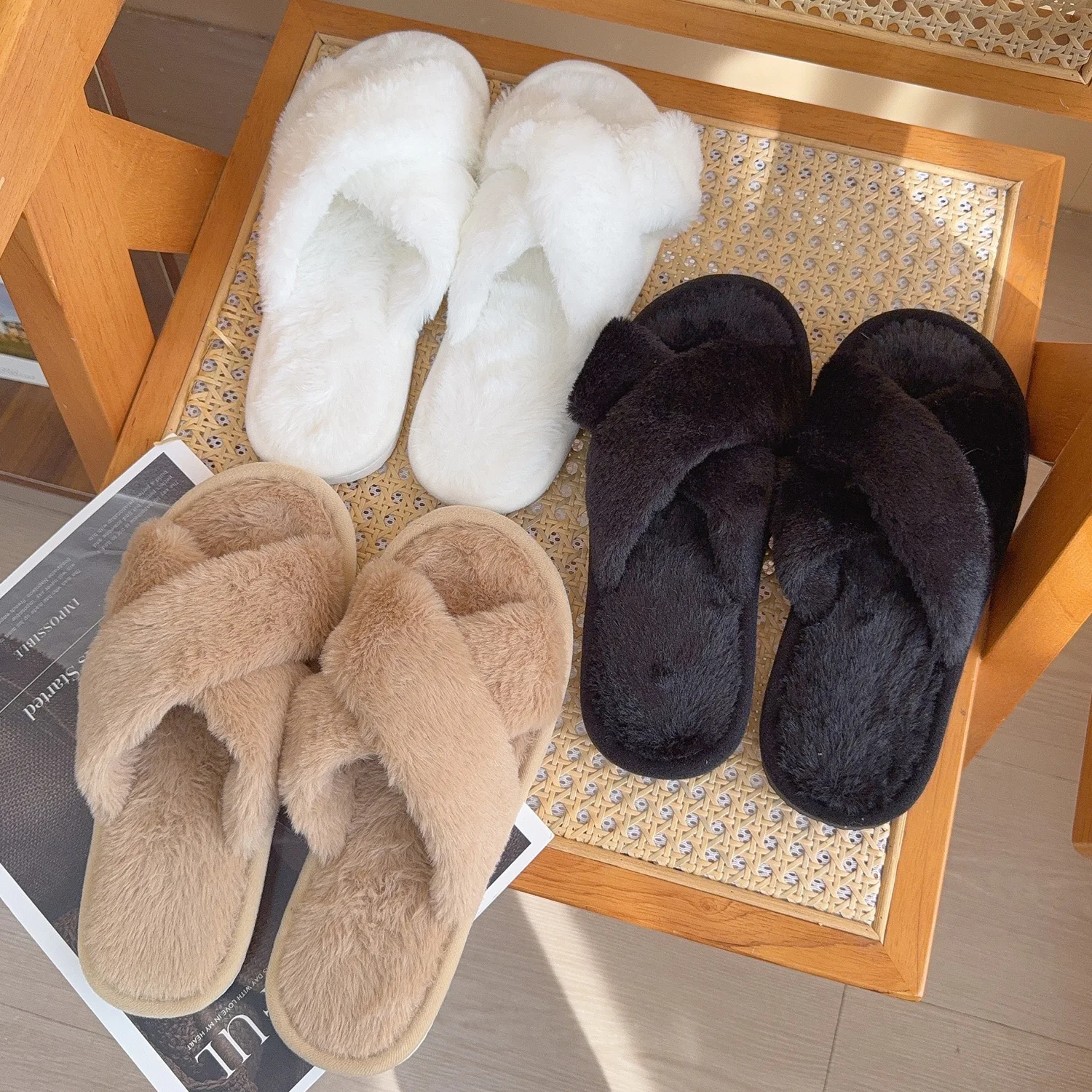 2025 الصليب الدافئة رقيق النعال النساء خفيفة الوزن كعب مسطح الفراء الشرائح امرأة شتاء دافئ المفتوحة تو عدم الانزلاق المنزل الطابق الأحذية #5