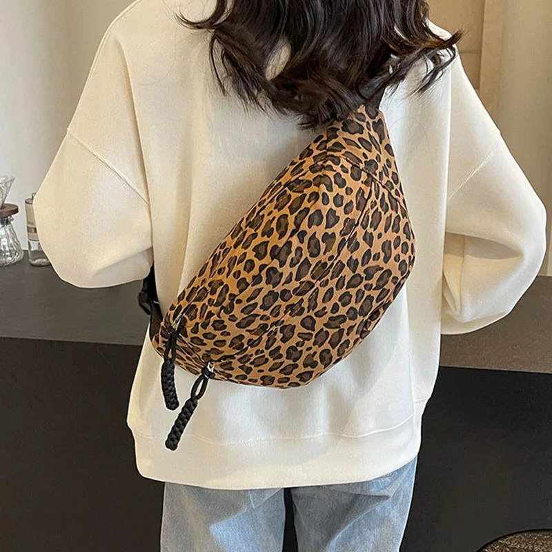 

Большая женская сумка-кроссбоди с леопардовым принтом, холщовая, вместительная, на плечо, летняя новинка 2026 года, поясная сумка-бананка