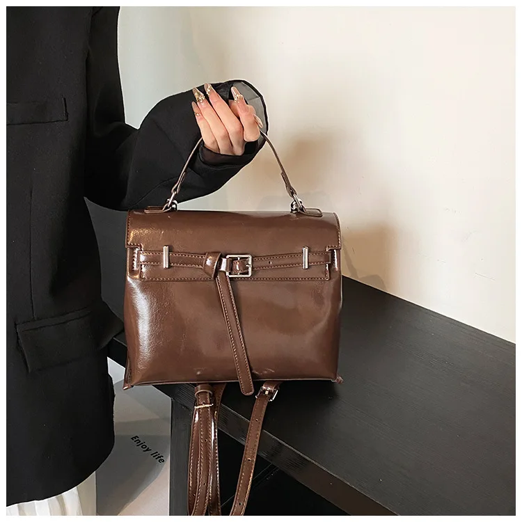 

2025 Trendy! Luxury - Class Women's Vintage - Inspired Briefcase, Premium Leather, Spacious & Chic, Dual - Strap/Hand - Held