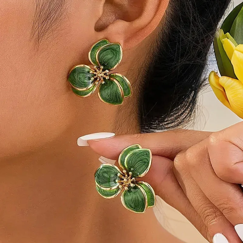 

Exquisite Design Glaze Flower Stud Earrings for Women Enamel Oil Green Petals Plant Earring Party Stylish Charm Jewelry Gifts