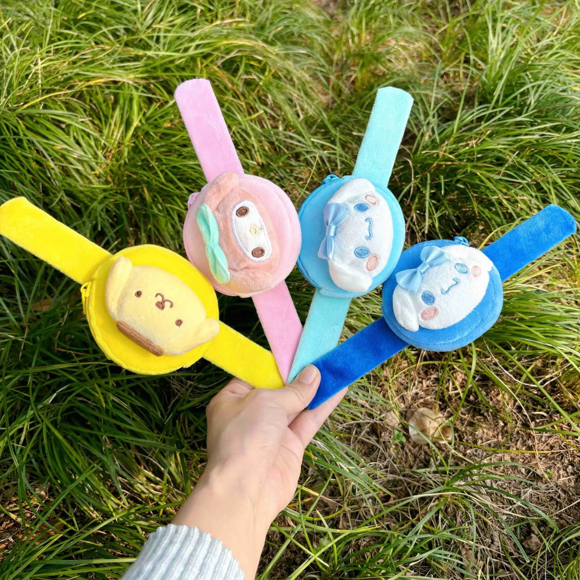 

PP Cotton Sanrio Hand Ring Coin Purse Simulation Stuffed Huggers Slap Toy Wrist Style with Clap Circle Plush Wrist Band
