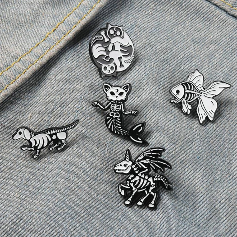 Alfileres esmaltados de gato Yin Yang, broches para abrazar gatitos, bruja, gato, sirena, dinosaurio, animales góticos, Pin para solapa, insignias, joyería Punk