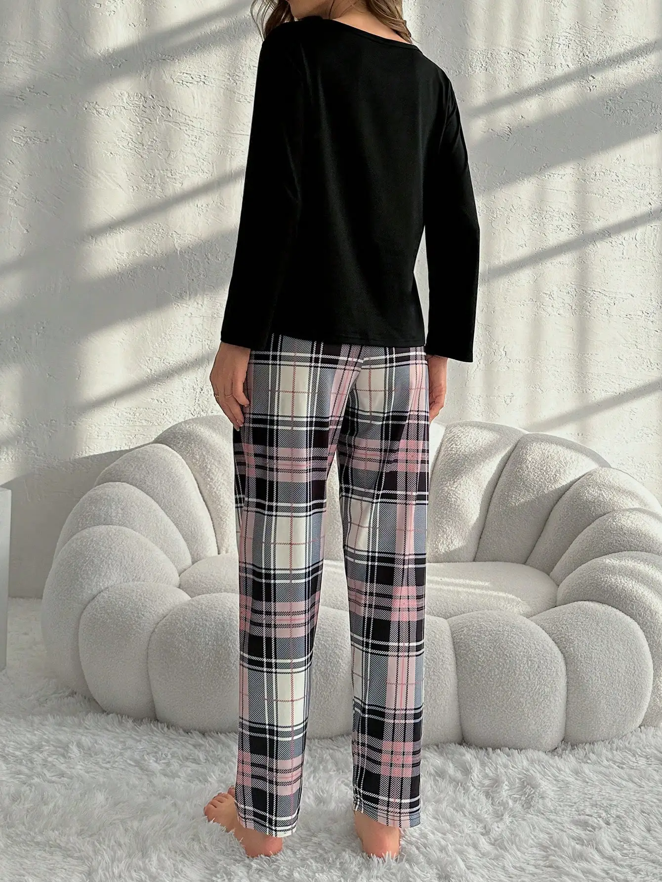 Monogrammed black crew-neck long-sleeved top and plaid pants casual and comfortable women\'s pajama set