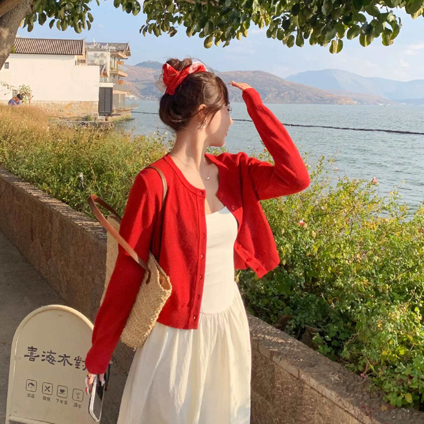 

Женские кардиганы и свитеры: осенние, комфортные, с жемчужным декором, со спущенным плечом, под норку, в рубчик, с открытым передом, модные, в стиле пэчворк, на подкладке