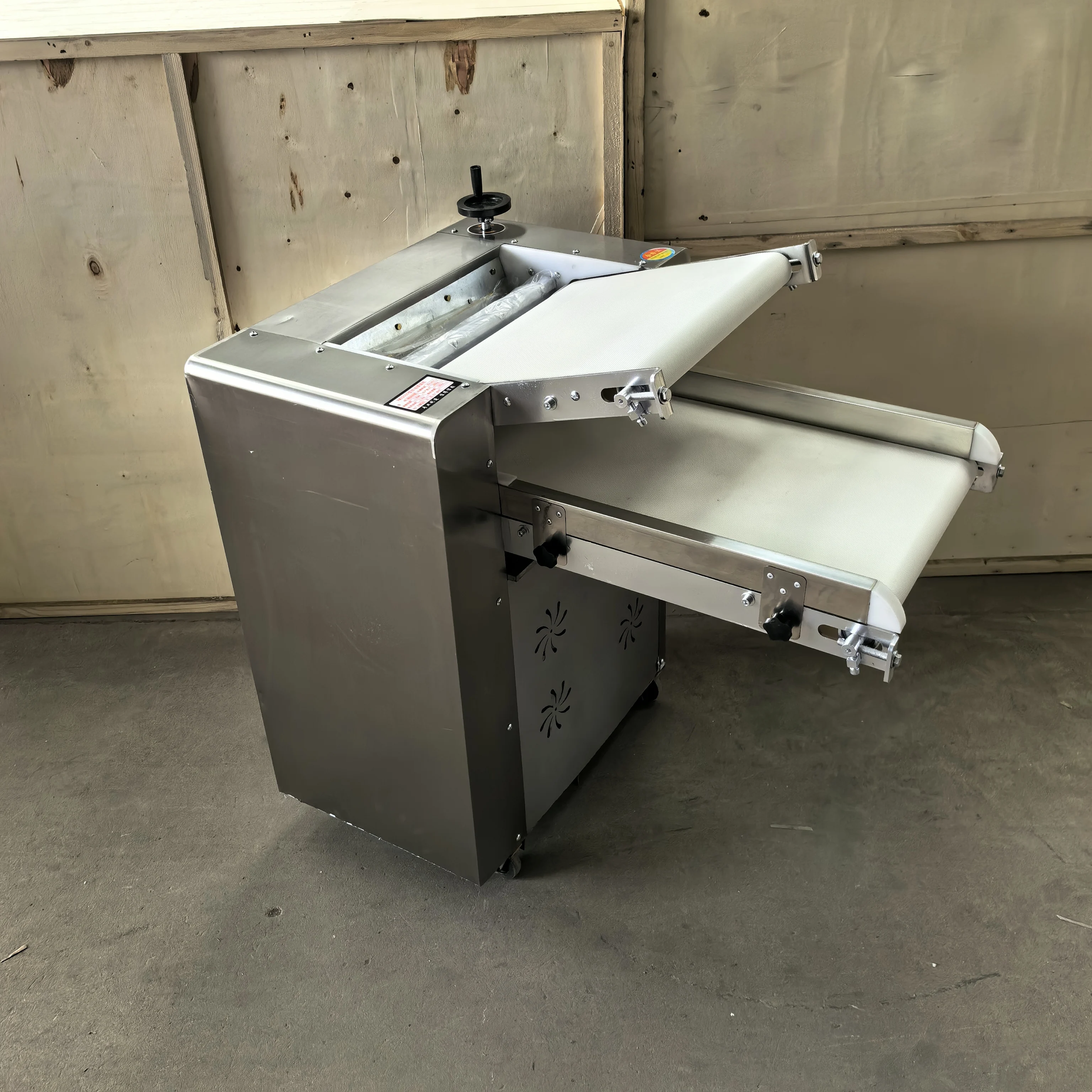 Laminadora de rodillo de croissant comercial, cortador amasador de pasteles de panadería, prensa de masa, máquina automática de Empanada