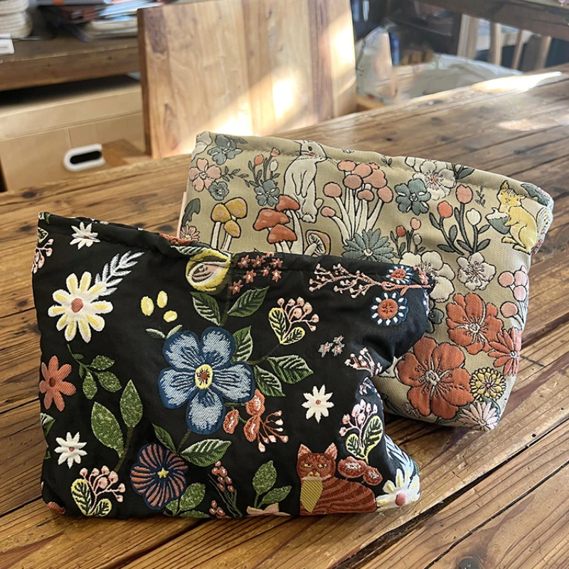 Embroidered Jacquard Clutch Makeup Bag, New Fashion Design for Skincare Products Toiletry Organizer Pouch Neceser