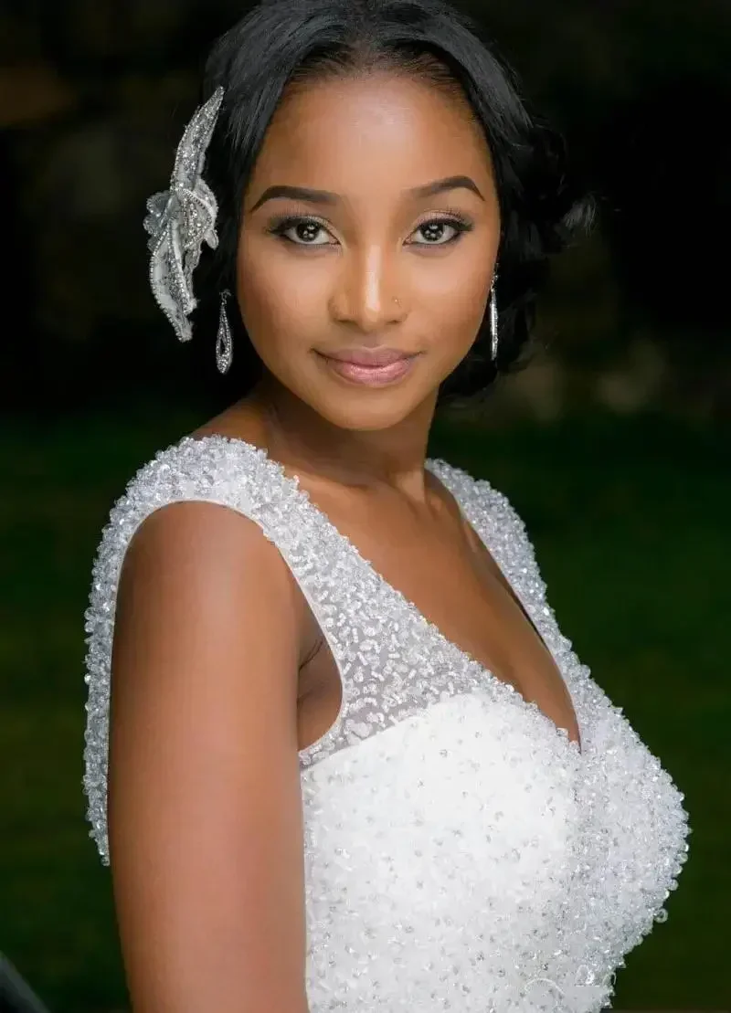 Robes De mariée sirène africaines personnalisées, col en V, perles lourdes, volants à plusieurs niveaux, robes De mariée avec traîne De balayage