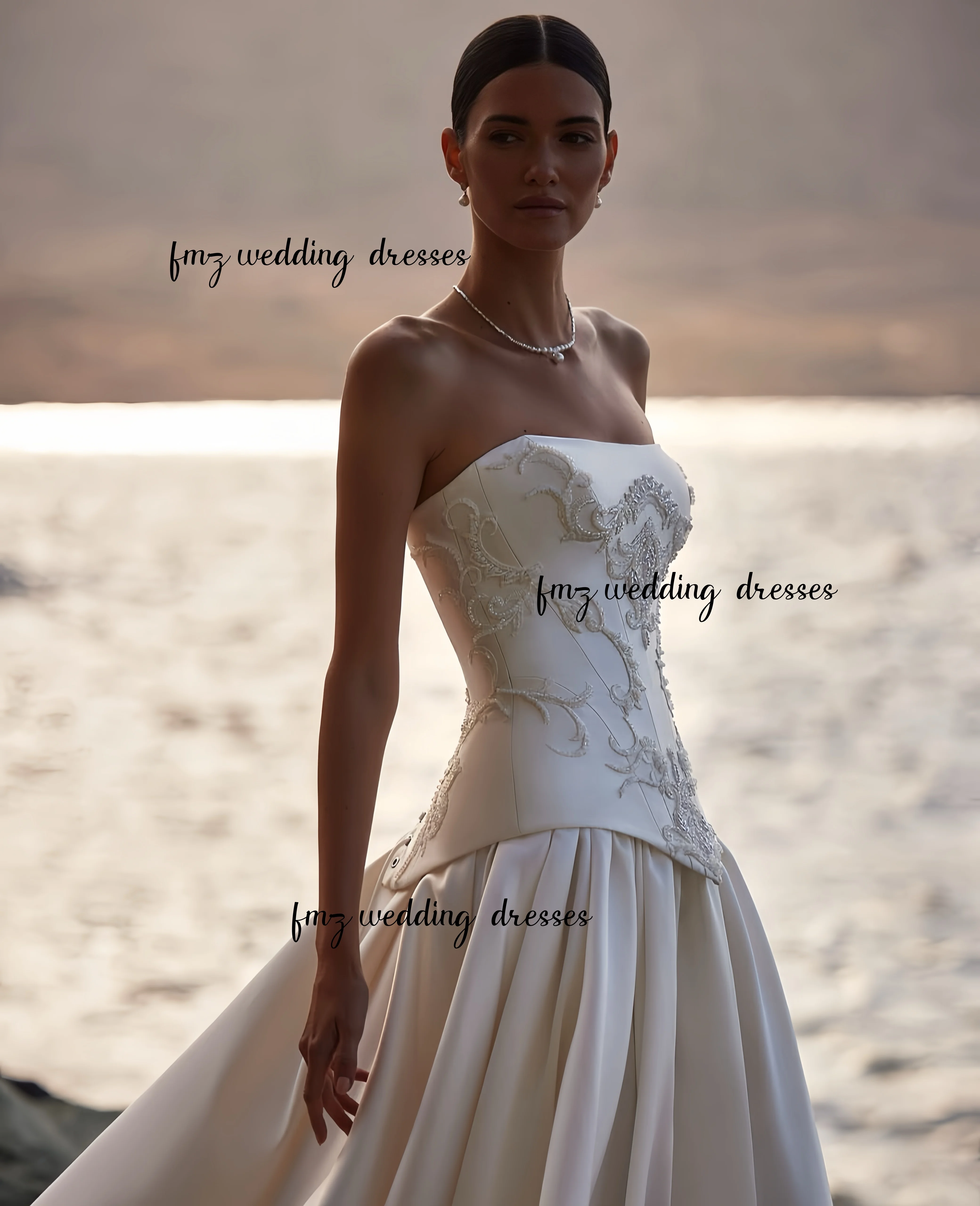 Customzied サテン アップリケ ストラップレス ノースリーブ エレガント ウェディング ドレス Vestidos de novia アマンダ ノビアス アマンダ ノビアス 公式