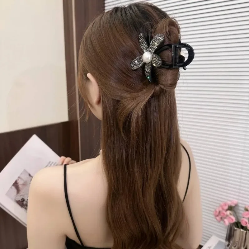 Diamond Pearl Flower Shark Clip Women Sweet Cute Side Clip Hairpins Fashion Grace Zircon Headwear Pearl Small Hair Clip Party