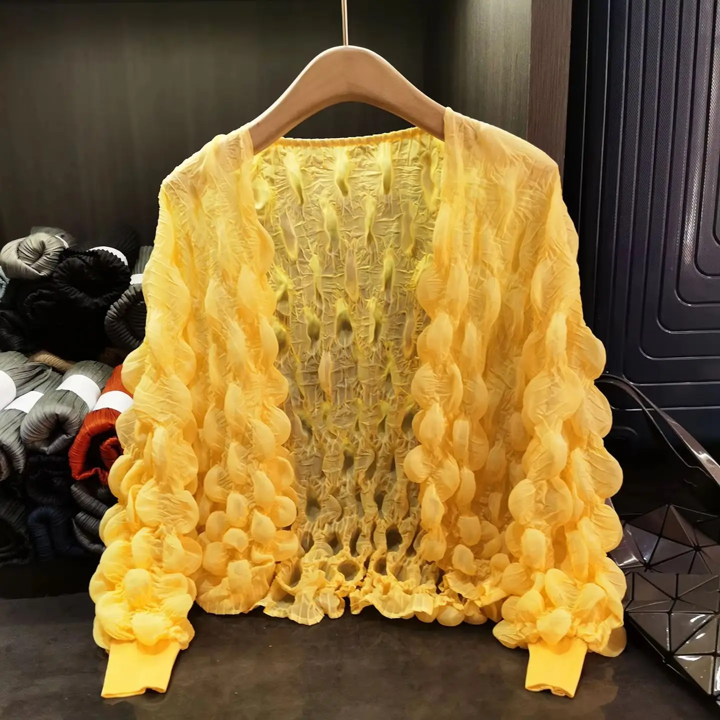 

Miyake Summer New 2025 Niche Design Sense Pleated Bubble Design Top Fashion Pleats Loose Sweet Solid Color Long Sleeve Jacket