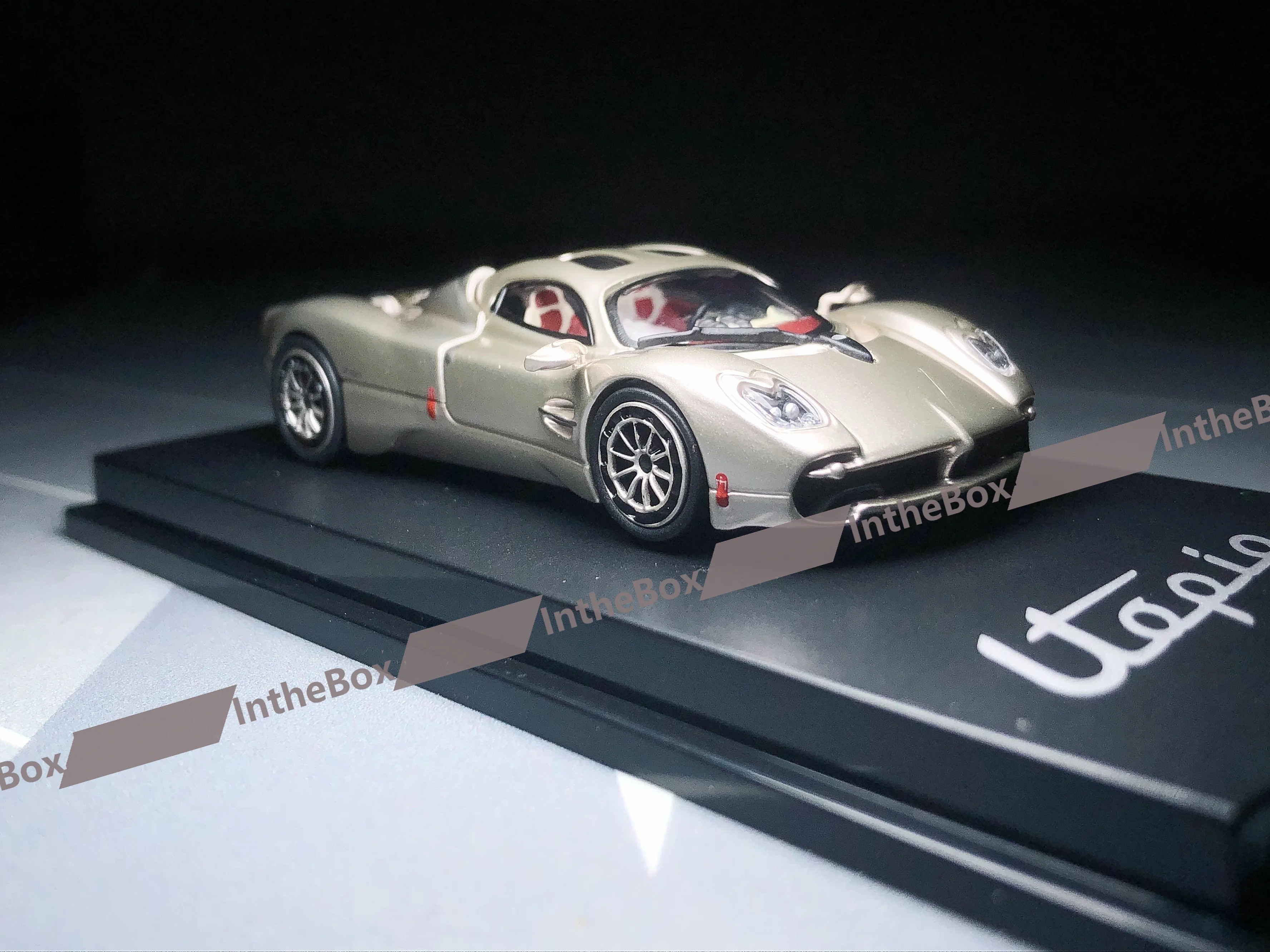 

CM Model 1:64 Utopia Diecast Car Model Collection Limited Edition Hobby Toys