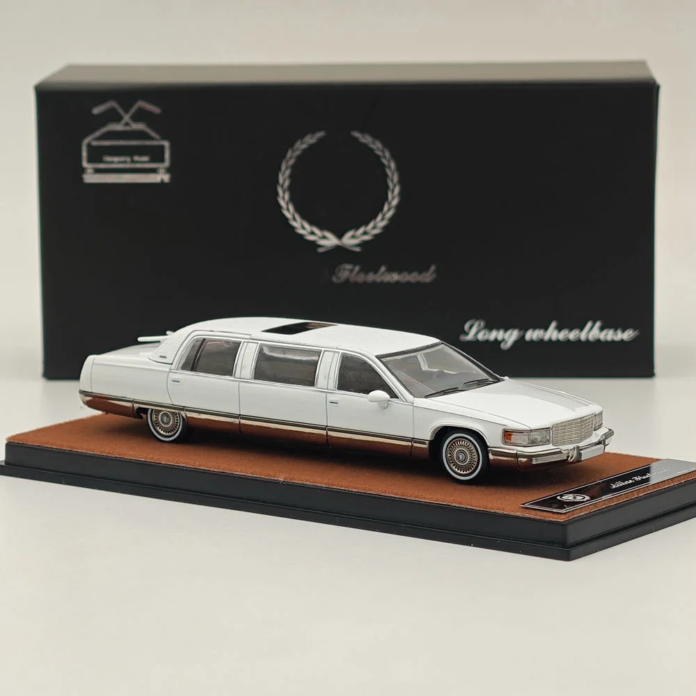 

XiaoGuang 1:64 for Fleetwood extended edition Alloy White Diecast Models Car Miniature Auto Toys Gift Limited Collection