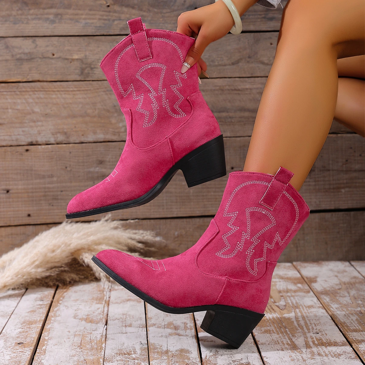 

Женские ботильоны в стиле ретро, ковбойские короткие сапоги без шнуровки в стиле вестерн, женская обувь с острым носком и вышивкой, женские рыцарские сапоги на массивном каблуке