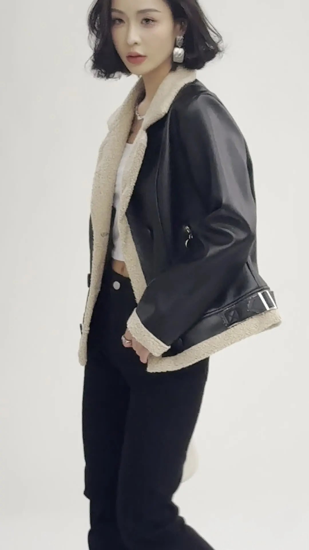 เสื้อโค้ทเทรนช์โค้ทผู้หญิง สไตล์หรูหรา สำหรับใส่กลางแจ้ง แบบกระดุมสองแถว สำหรับฤดูใบไม้ผลิและฤดูร้อน แฟชั่นไฮเอนด์ แบบเลเยอร์  สไตล์ดาร์กอะคาเดเมีย ความยาวแบบลองไลน์