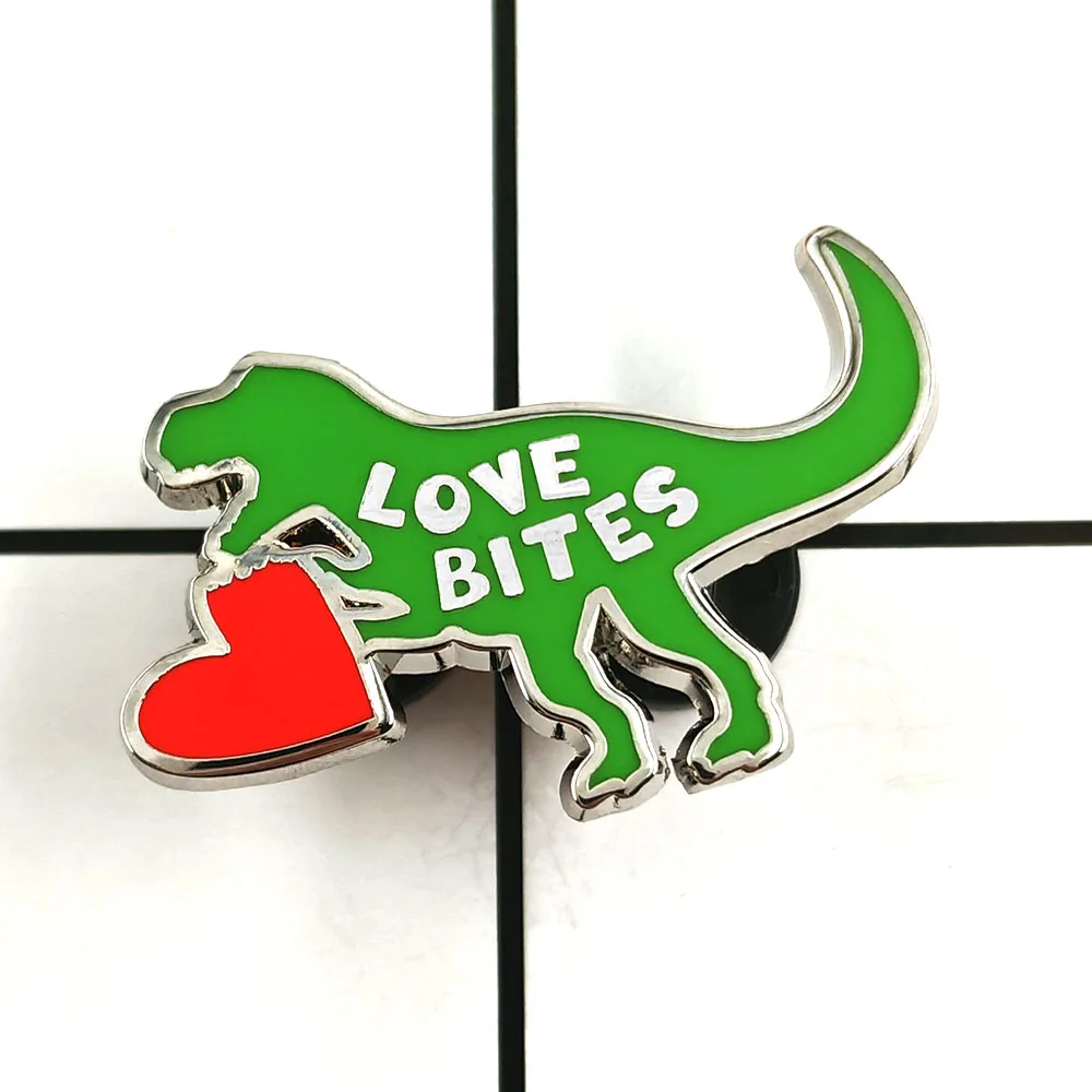 Valentine's Day Funny Dinosaur Brooch Love Bite Badge Green Funny Dinosaur Metal Pin Couple Personality Accessory Festival Gift