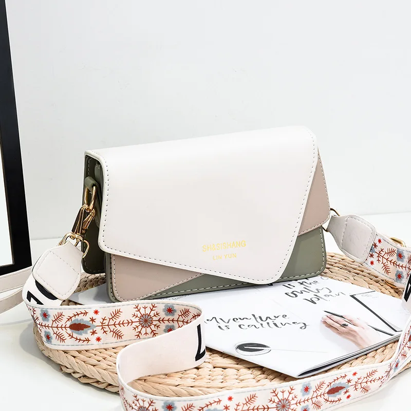 

Весна 2024: Новая модная женская сумка в корейском стиле, большая вместительная сумка через плечо, маленькая квадратная сумка, трендовая сумка из мягкого полиэстера.