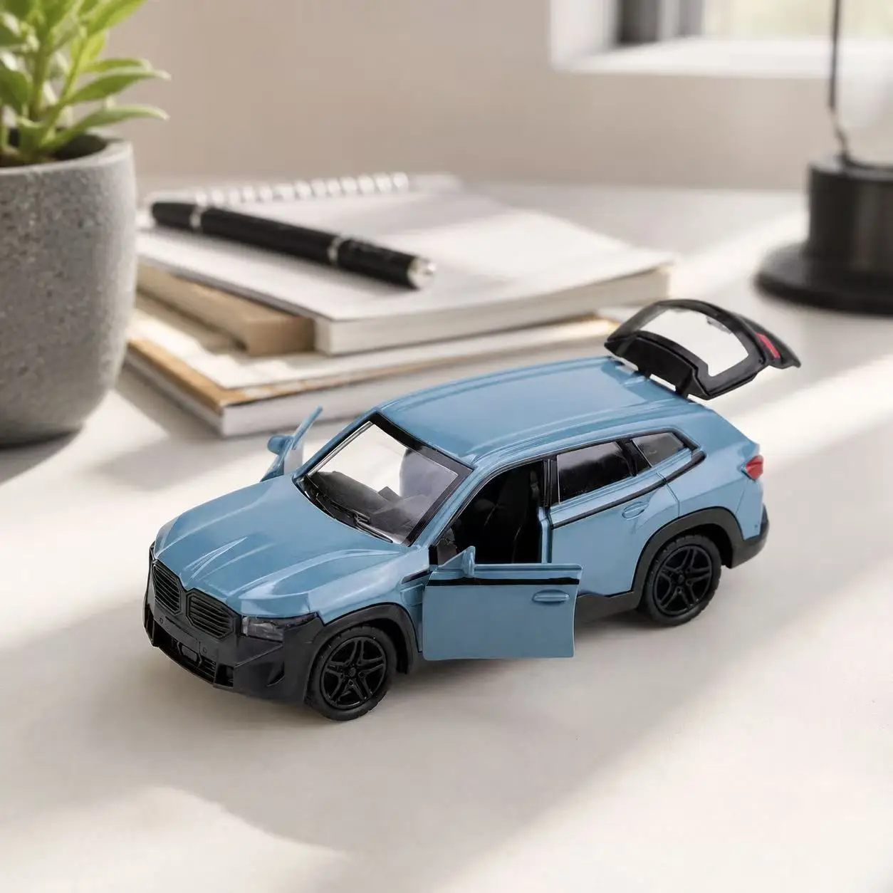 (Corrugated Box) 1/36 Scale, Sporty Crossover SUV Style Toy Car, Powerful Spring, Metal Casting, Boy's Toy, the Best Gift.
