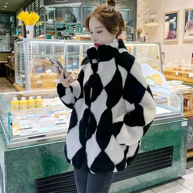 Lamb Wool Coat Female Loose Fashion New Korea Leisure Collar Warm Fur One Imitation Lamb Wool Short Coat Female Tide.