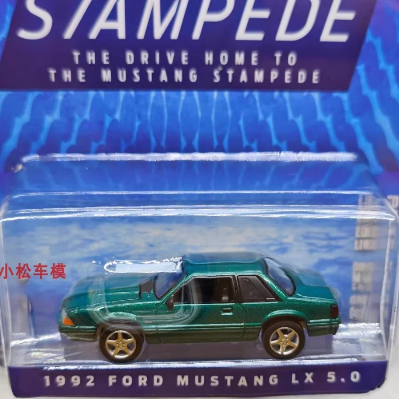 

Green Light 1:64Mustang Run Collection 1–292 Mustang LX 5.0 — Коллекция темно-зеленых игрушек, небольшая подарочная модель, настенная подвеска