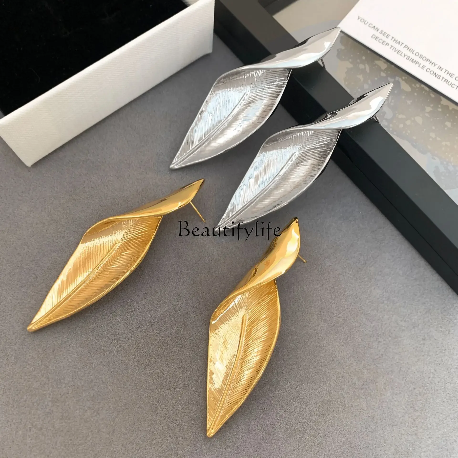 

European and American retro stud earrings curved leaves women exaggerated temperament metal earrings