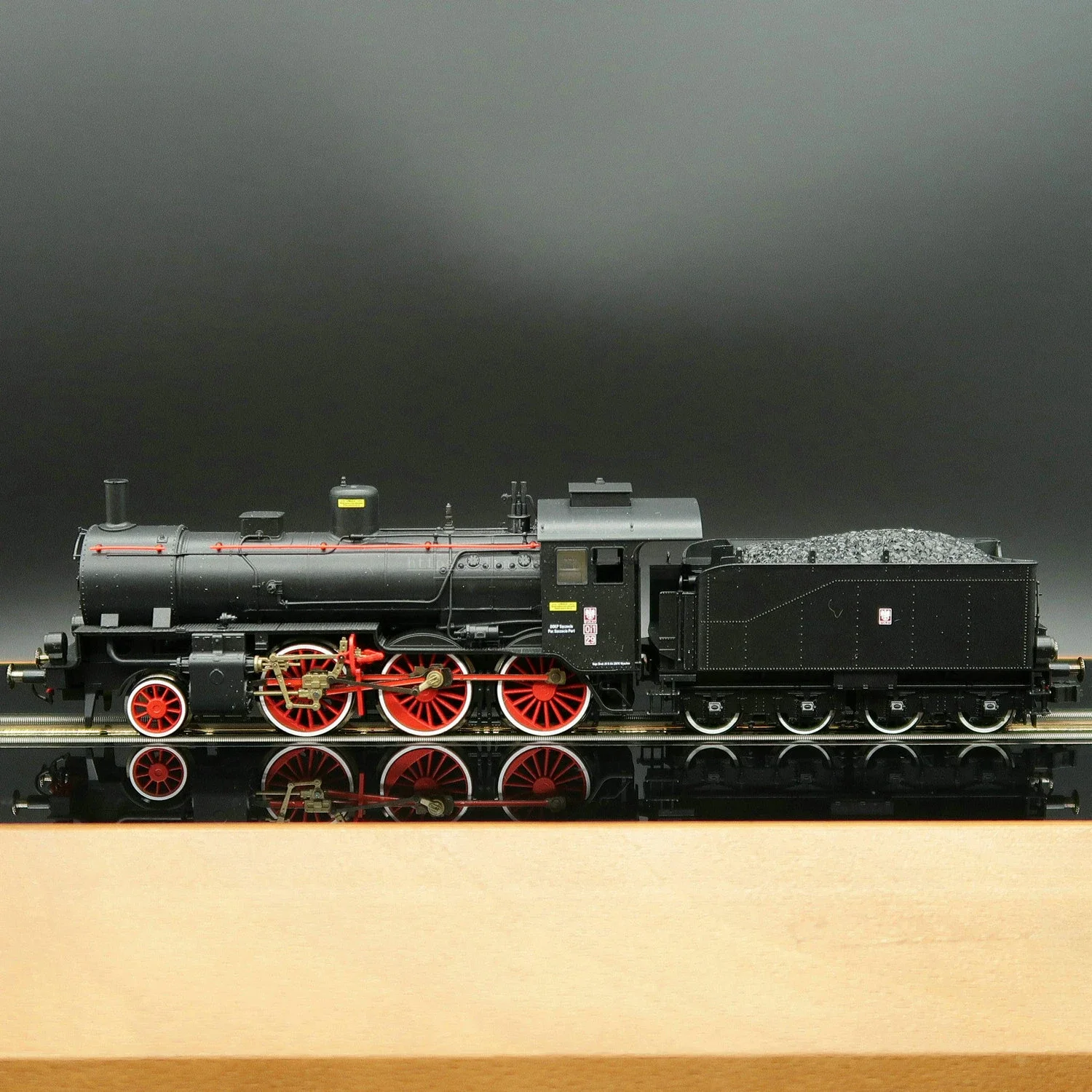 FLEISCHMANN Train Model HO Type 1/87 413703 BR37 Steam Locomotive PKP 16-pin DC Version Train Model Toy