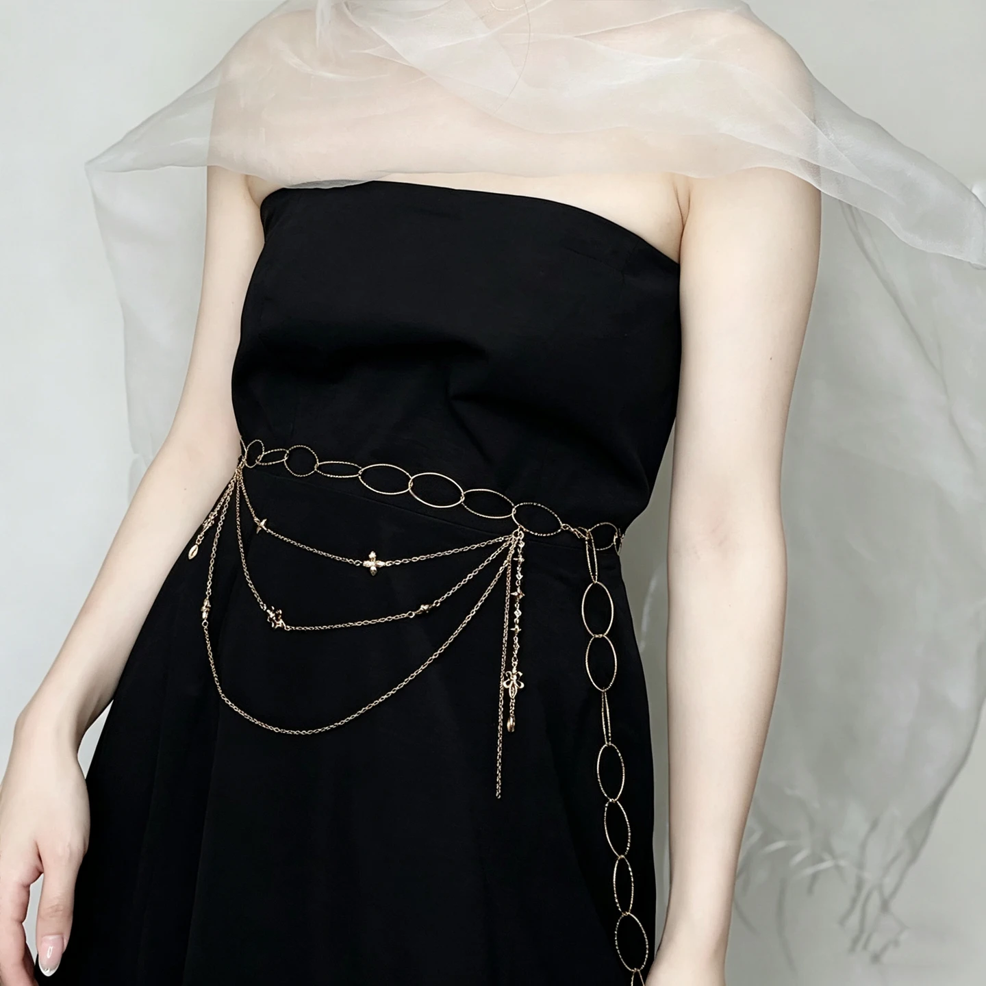 

French style light luxury multi-layer waist belt with a high-end feel, featuring iris flowers, four leaf clover waist chain, and