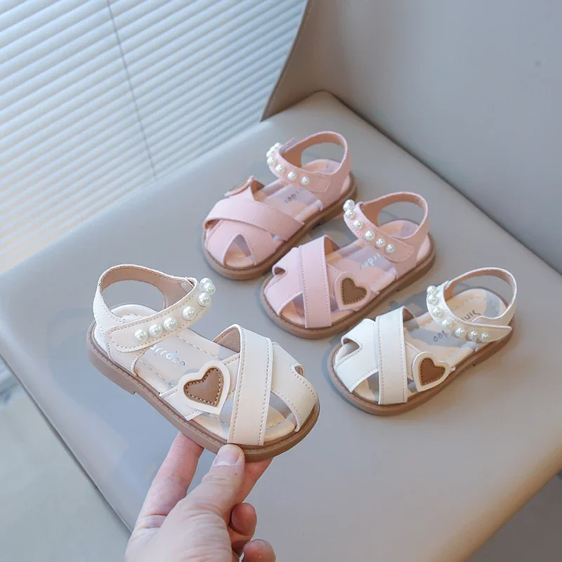 Toddlers Girls Summer Sandals Brand New Kids Heart Sandals with Pearls Beading Toe-covered Anti-kick Fashion Princess Sweet Chic