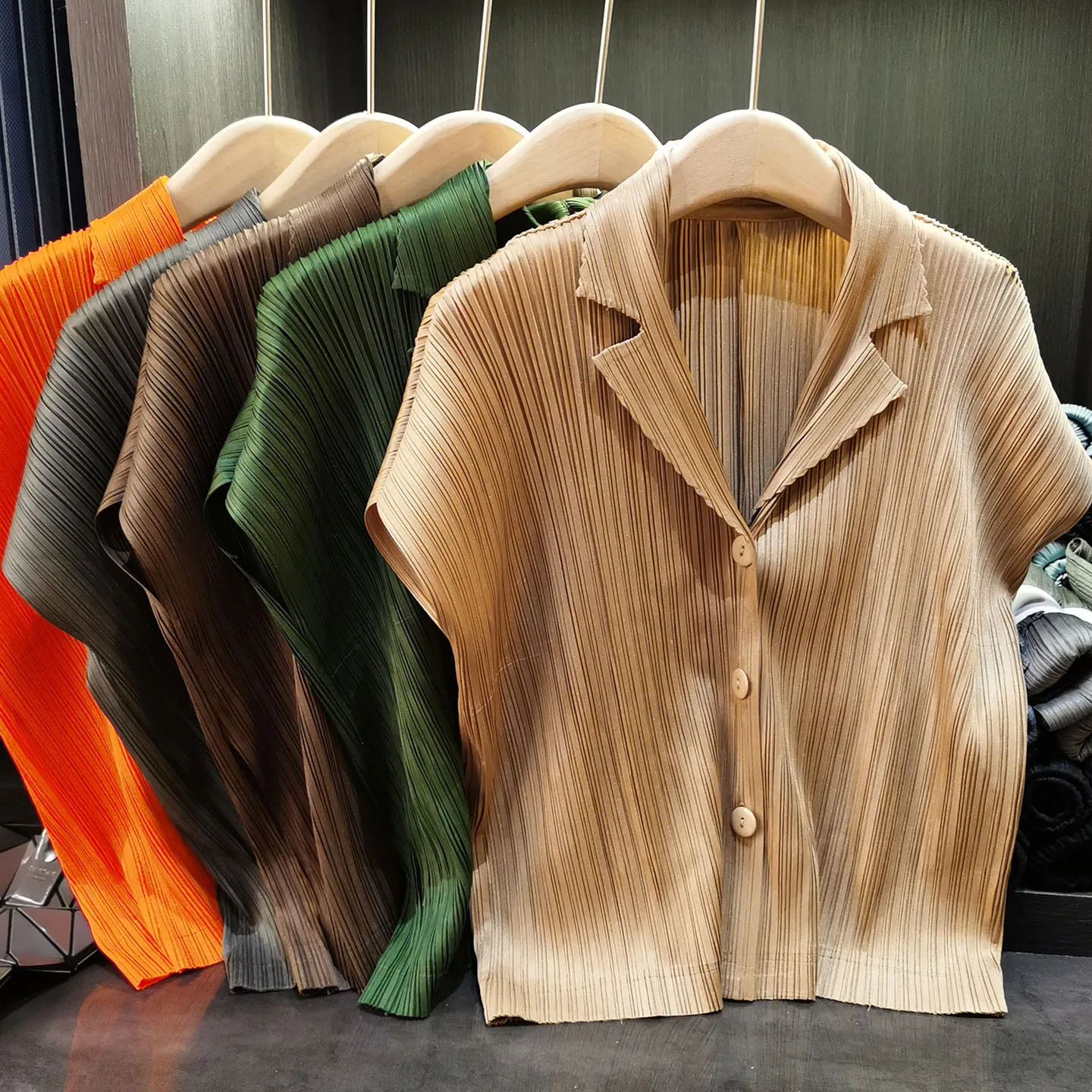 Miyake Summer New Short-sleeved Cardigan High-end Temperament Simple Suit Collar Short Jacket Thin Versatile Solid Color Folds