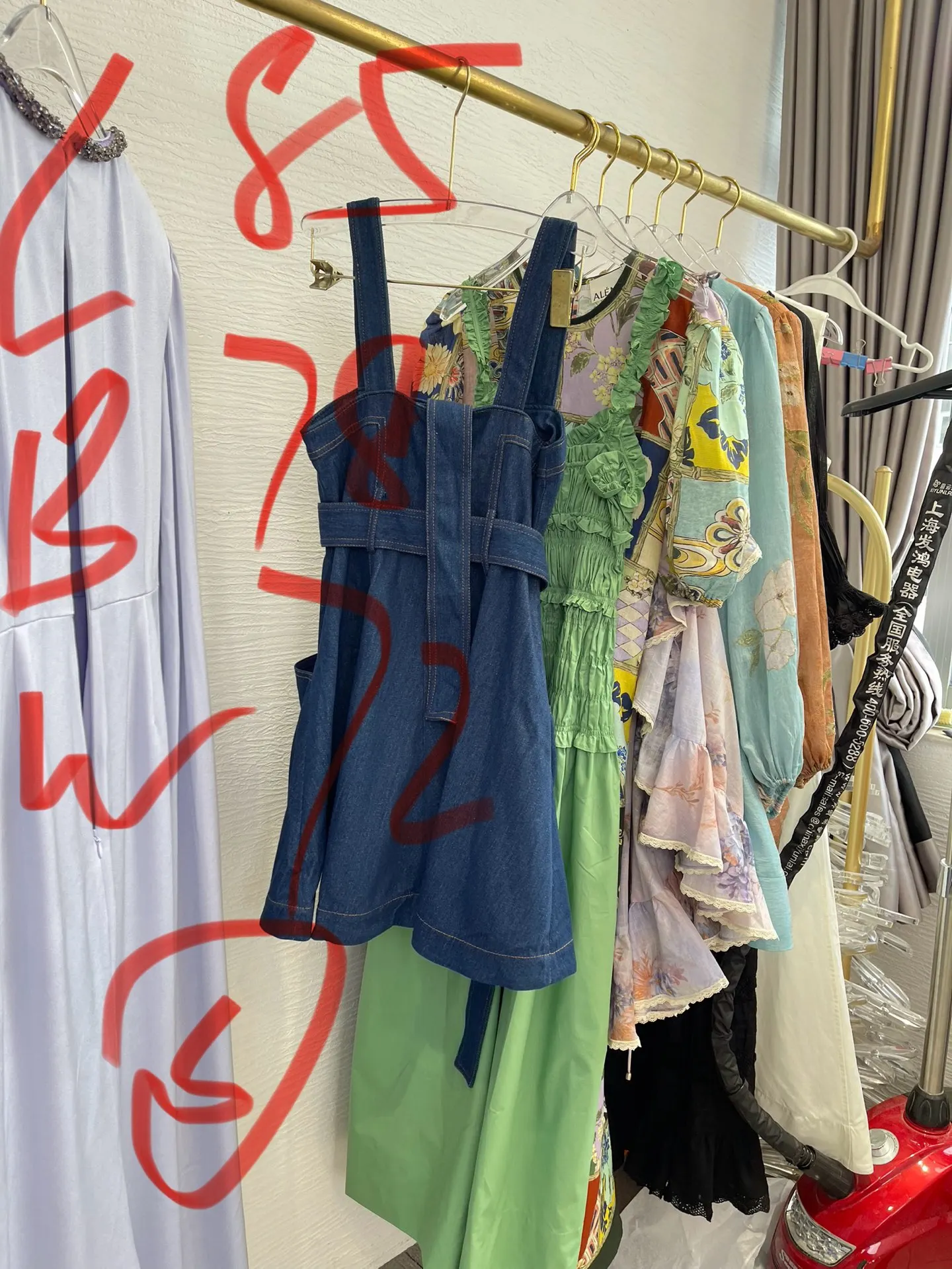 Mini abiti eleganti da donna 2025 Nuovi bellissimi jeans in denim blu senza maniche di alta qualità come immagine