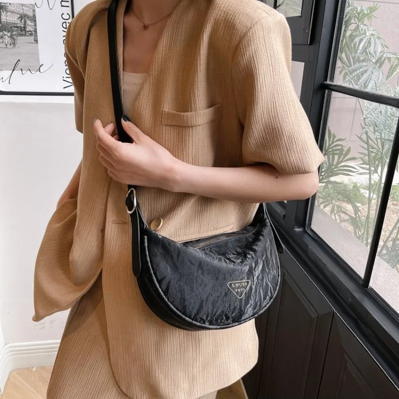 

Exquisite European Crossbody Bag, French Inspired Unique Features For Women's Fashionable Commuter Needs