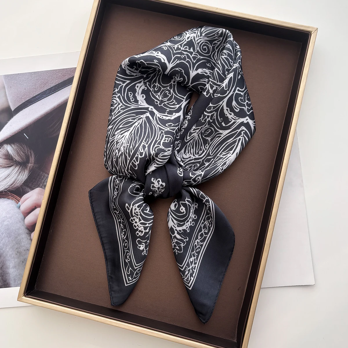 2026 Design Drucken Quadratischen Seidenschal Frauen Halstuch Bandana Foulard Dame Schal Schals Wrap Kopf Haar Band Krawatten – Detail 2