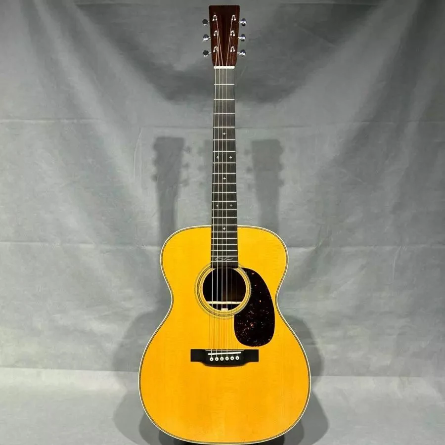 000 28EC  Eric Clapton Limited Edition Acoustic Guitar